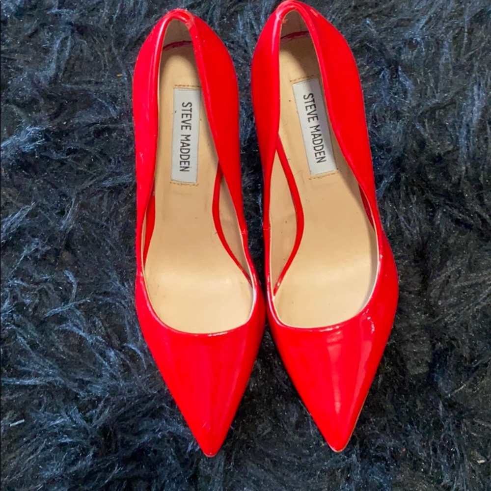 Size 7.5 Steve Madden Ferrari red pumps - Picture 3 of 5